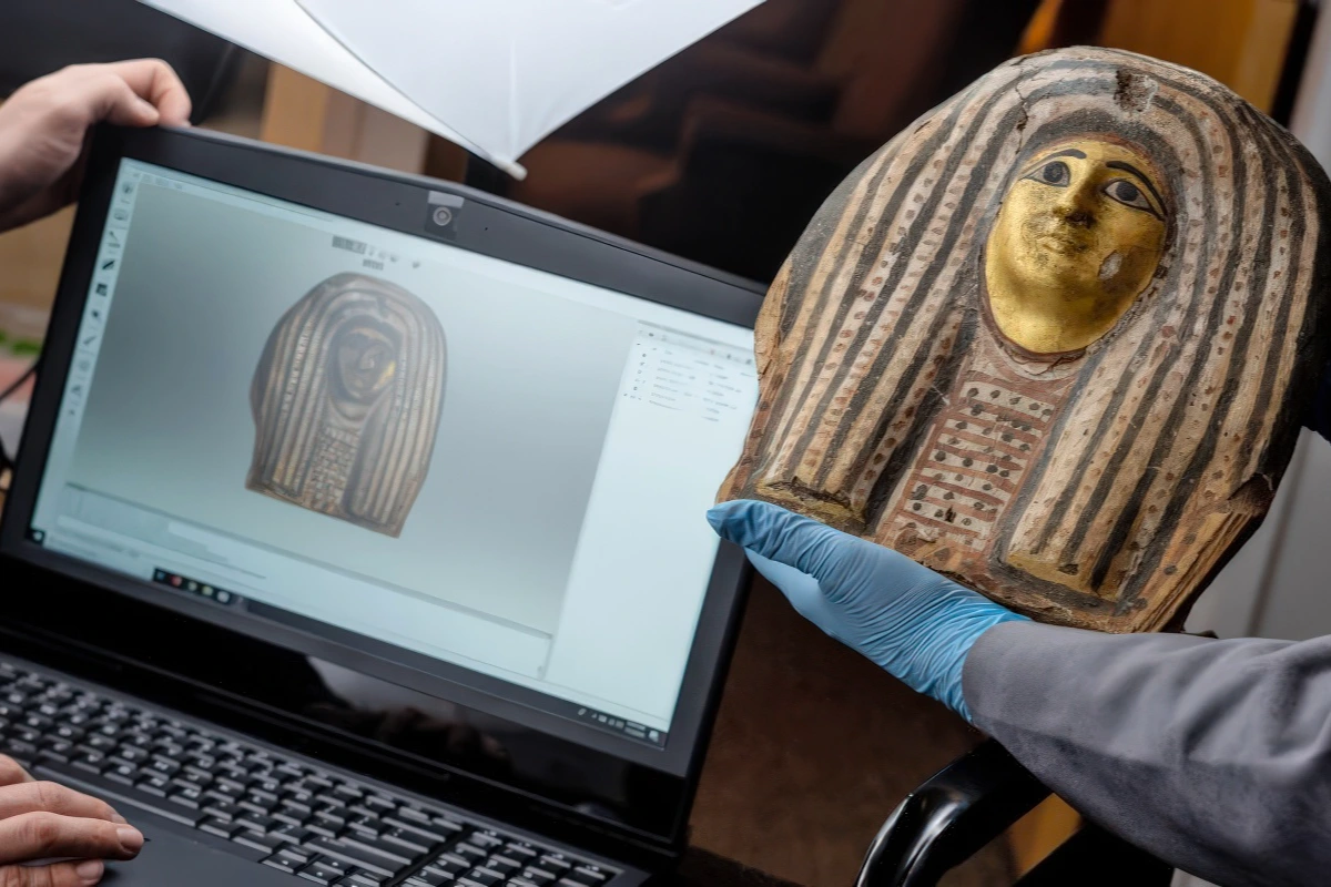 3D scanning artifact compared to original