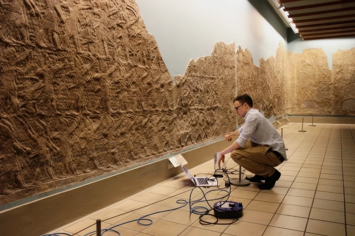 Scanning the ancient Assyrian reliefs