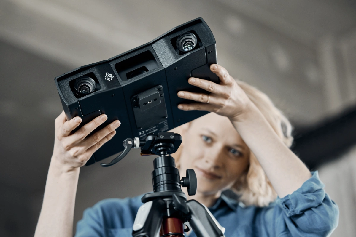 Mobile and lightweight easy to attach to tripod