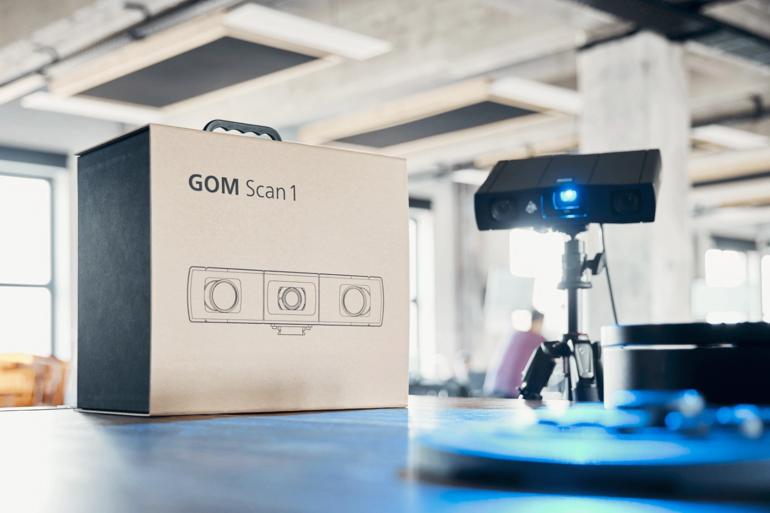 GOM Scan 1 with the shipping box