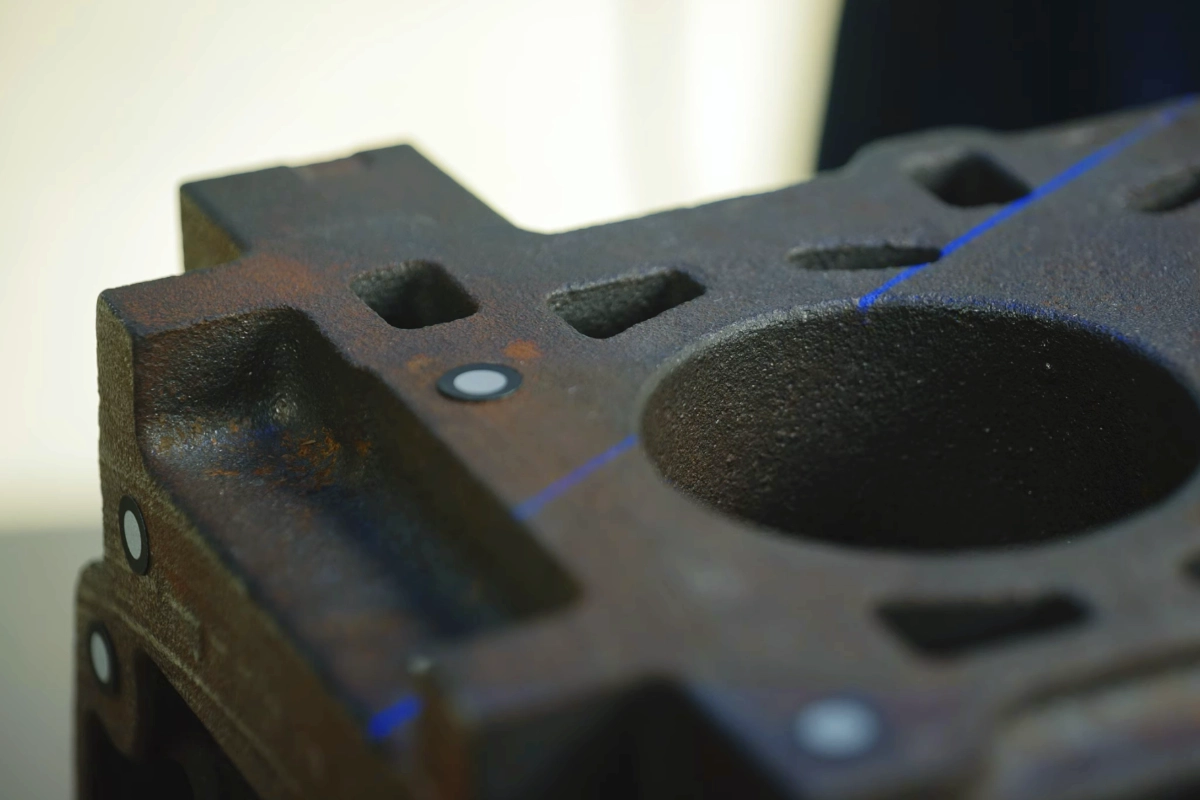 Scanning difficult metal surfaces