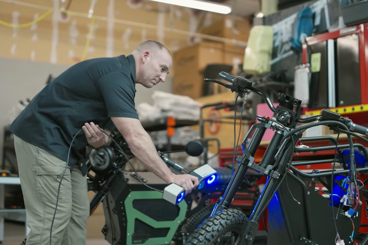 Scanning challenging surfaces